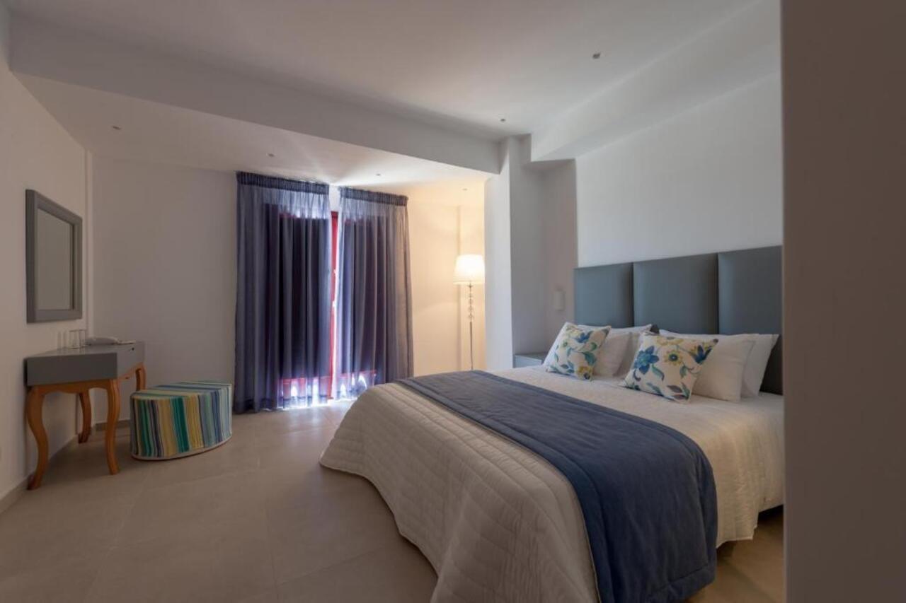 Mar N Mar Crown Hotel-Suites คามารี ภายนอก รูปภาพ