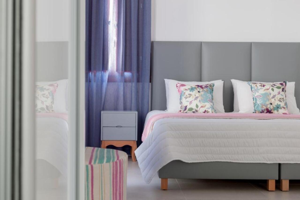 Mar N Mar Crown Hotel-Suites คามารี ภายนอก รูปภาพ