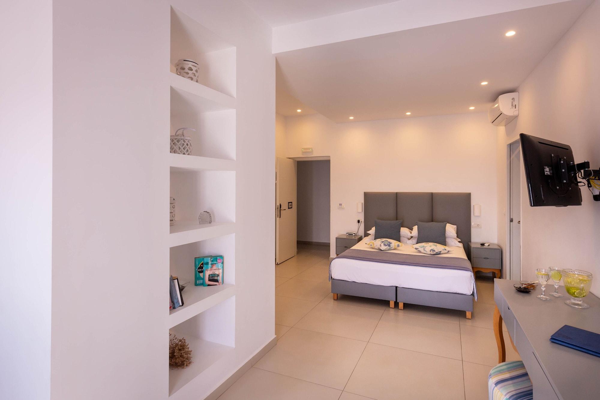 Mar N Mar Crown Hotel-Suites คามารี ภายนอก รูปภาพ