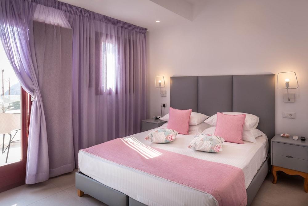 Mar N Mar Crown Hotel-Suites คามารี ภายนอก รูปภาพ