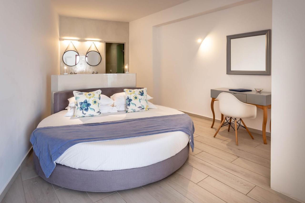 Mar N Mar Crown Hotel-Suites คามารี ภายนอก รูปภาพ