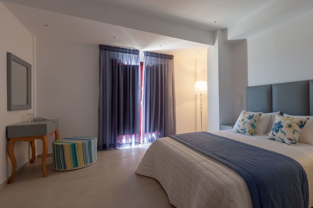 Mar N Mar Crown Hotel-Suites คามารี ภายนอก รูปภาพ