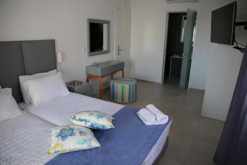 Mar N Mar Crown Hotel-Suites คามารี ภายนอก รูปภาพ
